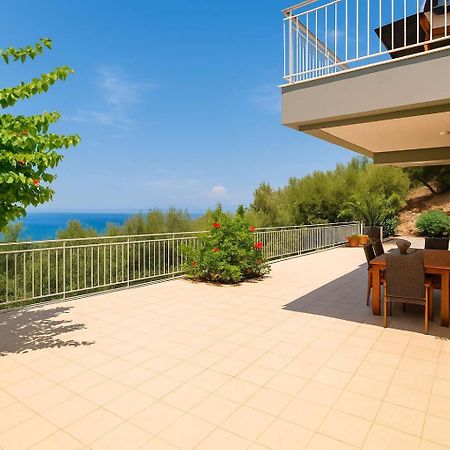 Вилла Aigli Fully Equipped Getaway - Seaview Lux Retreat Каламата Экстерьер фото
