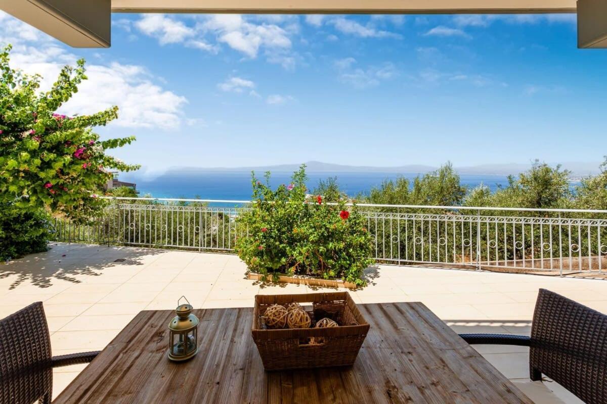 Вилла Aigli Fully Equipped Getaway - Seaview Lux Retreat Каламата Экстерьер фото