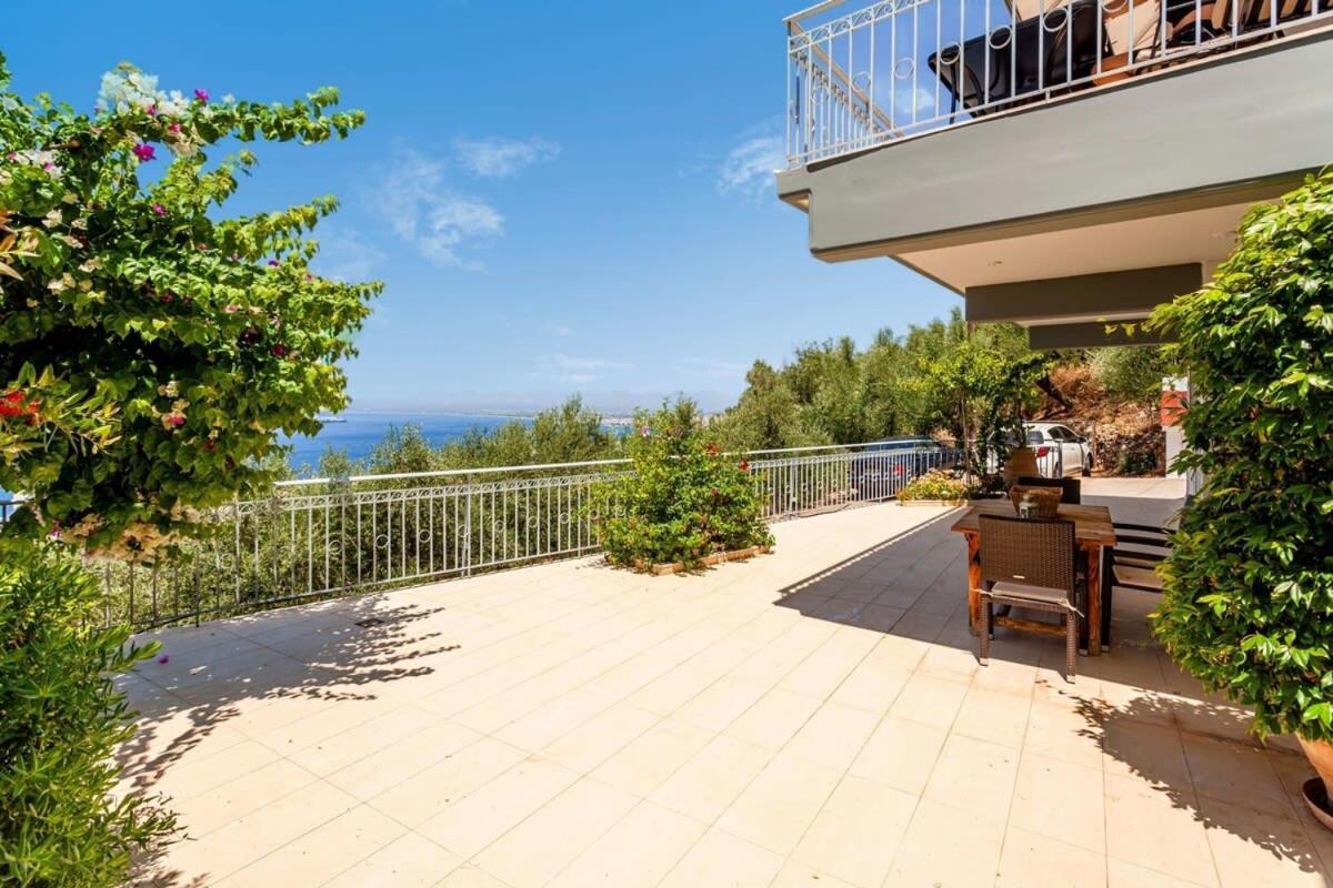 Вилла Aigli Fully Equipped Getaway - Seaview Lux Retreat Каламата Экстерьер фото